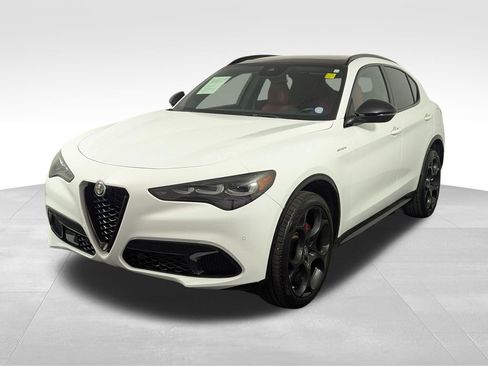 Used 2024 Alfa Romeo Stelvio Veloce AWD/4WD image 2