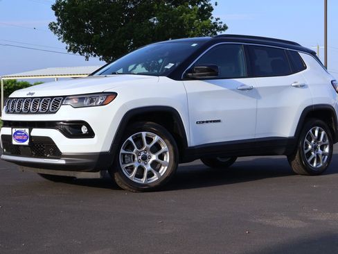 Used 2025 Jeep Compass Limited image 16