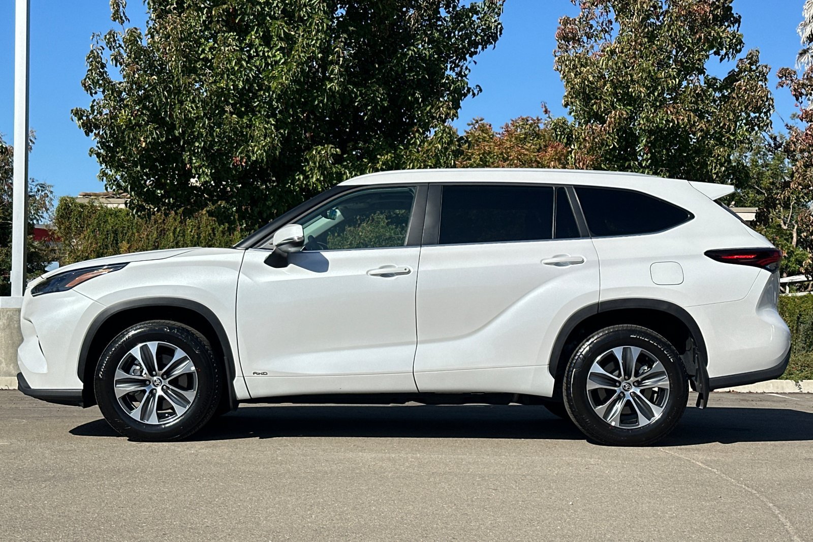 Certified 2026 Toyota Highlander XLE AWD/4WD image 8