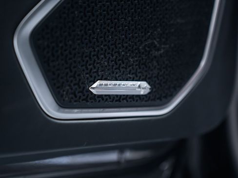 Used 2021 Lamborghini Urus image 16