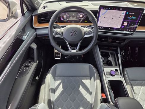 New 2026 Volkswagen Tiguan SEL R-Line AWD/4WD image 9