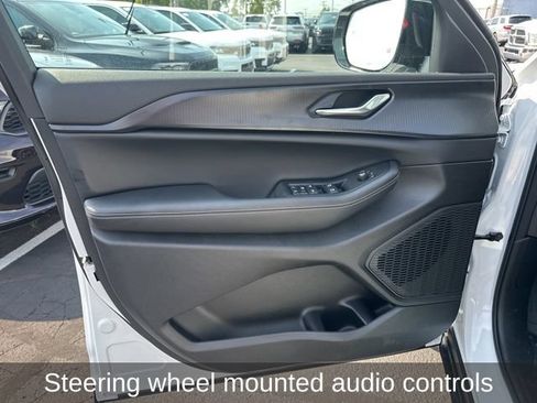Used 2024 Jeep Grand Cherokee Altitude AWD/4WD image 10