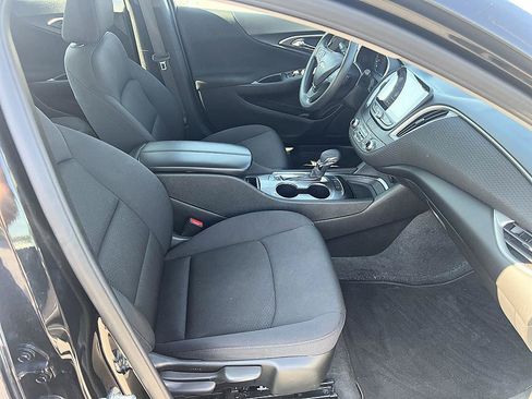 Used 2025 Chevrolet Malibu LT FWD image 17