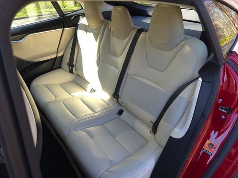 Used 2018 Tesla Model S 100D image 17