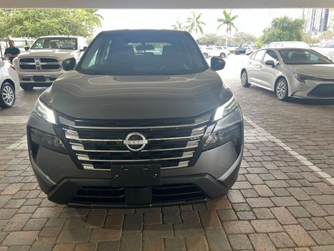 Used 2025 Nissan Rogue S FWD image 7