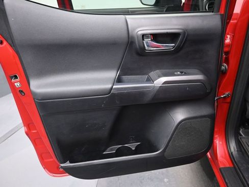 Certified 2017 Toyota Tacoma TRD Sport w/ Tow Package (A/T) image 27