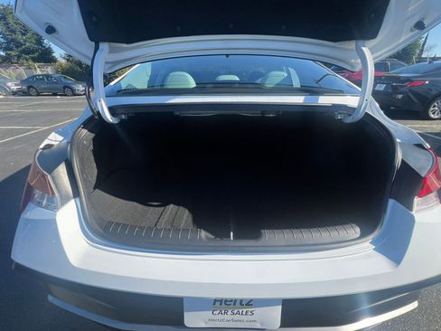 Used 2025 Hyundai Elantra Limited image 32