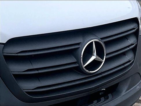 Used 2024 Mercedes-Benz Sprinter 2500 image 28