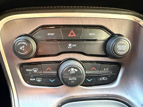 Used 2016 Dodge Challenger SXT image 43