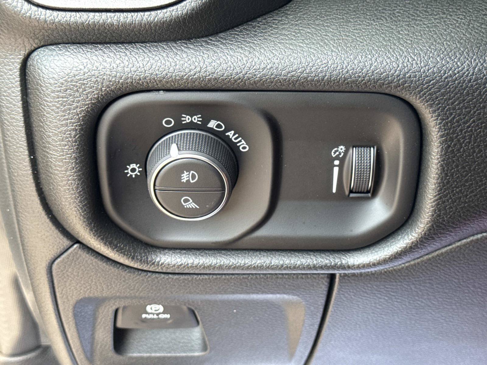 New 2026 RAM 1500 Express AWD/4WD image 18