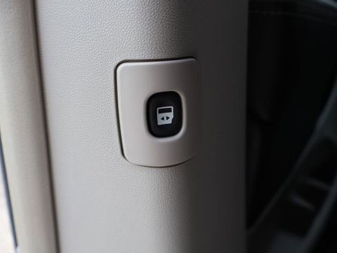 Used 2016 Chrysler Town & Country Touring-L FWD image 49