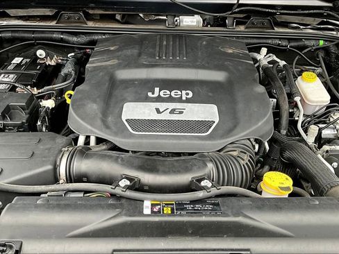 Used 2018 Jeep Wrangler Unlimited Sport S AWD/4WD image 28