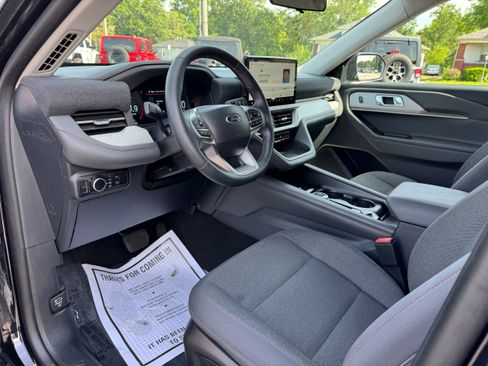 Used 2025 Ford Explorer Active RWD image 11