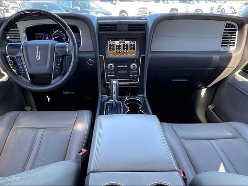 Used 2017 Lincoln Navigator Select RWD image 7