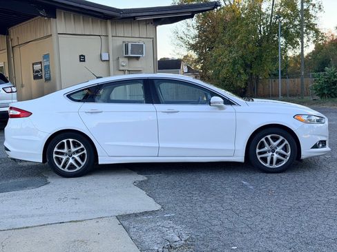 Used 2015 Ford Fusion SE w/ Equipment Group 202A image 4