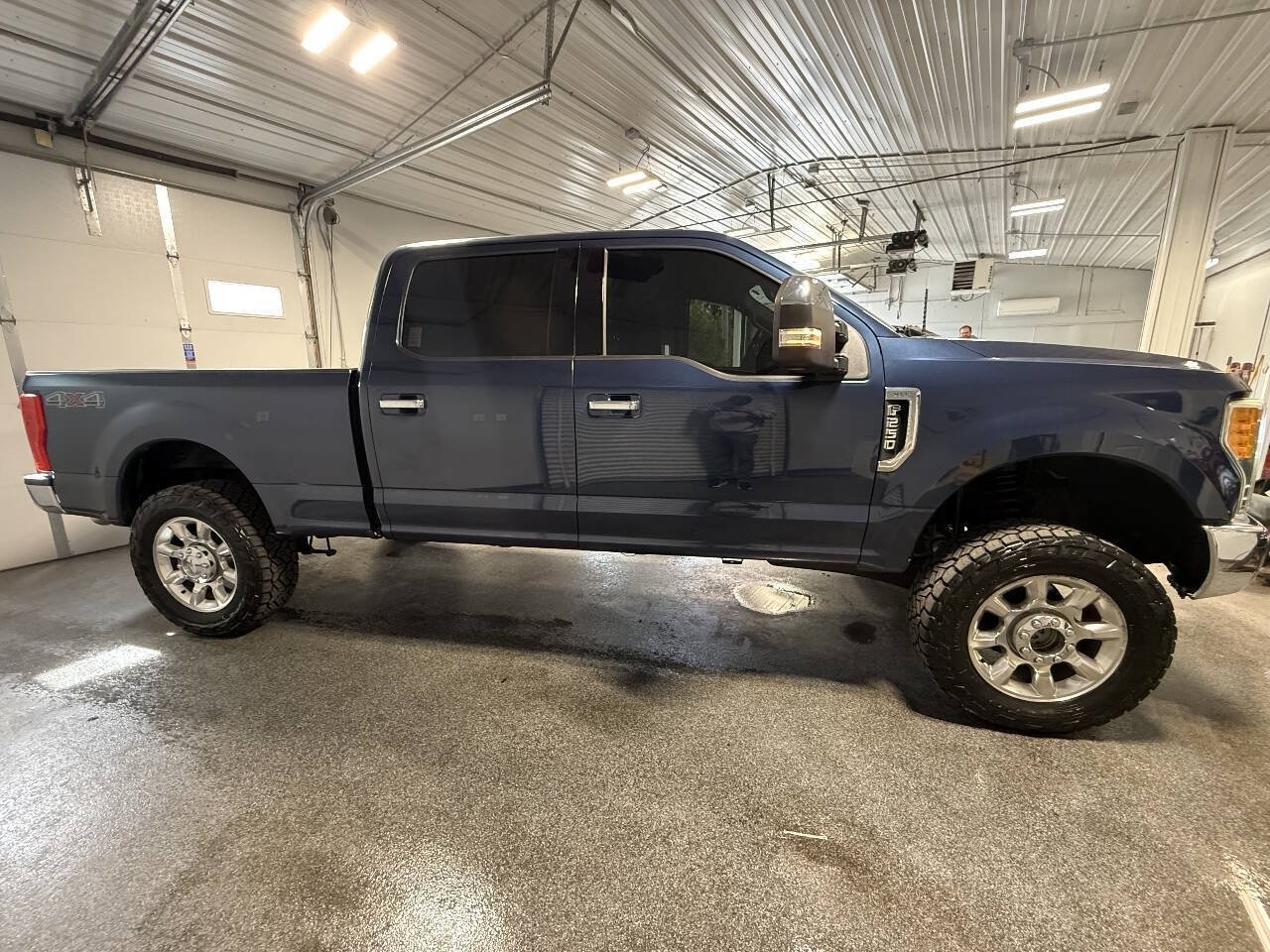 Used 2017 Ford F250 XLT w/ XLT Premium Package AWD/4WD image 4