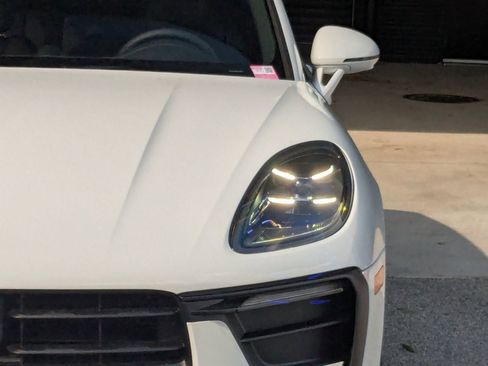 Certified 2026 Porsche Macan AWD/4WD image 12