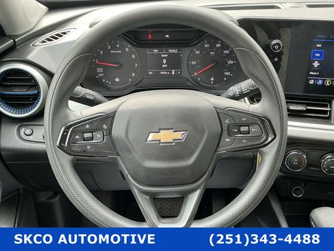 Used 2024 Chevrolet Trax LS image 18