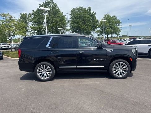 Used 2022 GMC Yukon Denali AWD/4WD image 9