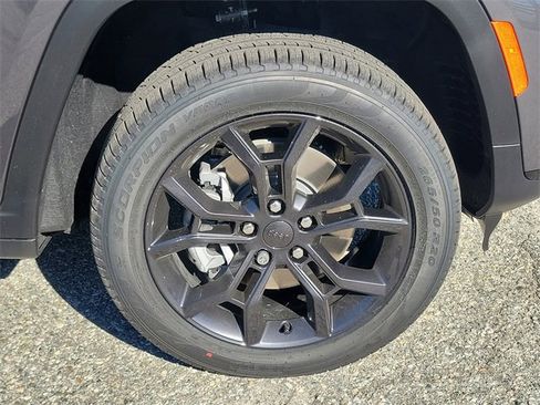 New 2025 Jeep Grand Cherokee L Limited image 5