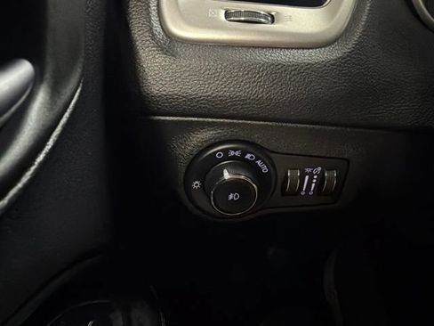 Used 2018 Jeep Compass Latitude w/ Popular Equipment Group AWD/4WD image 21