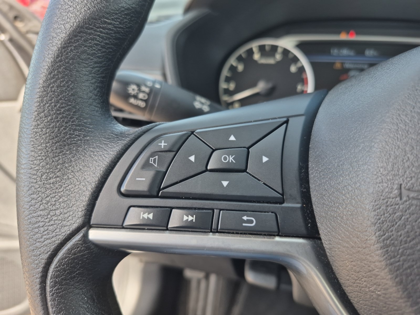 Used 2025 Nissan Altima 2.5 SV FWD image 26