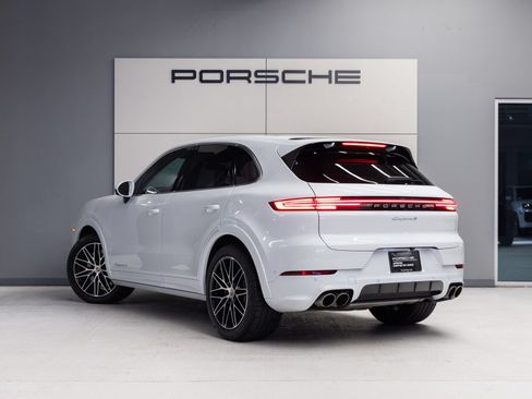 Certified 2025 Porsche Cayenne S AWD/4WD image 5