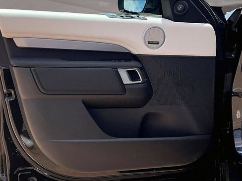 Certified 2025 Land Rover Discovery Dynamic SE AWD/4WD image 18