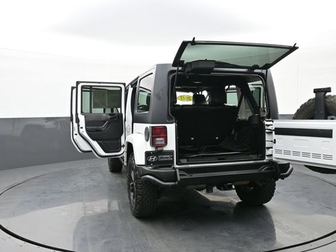 Used 2017 Jeep Wrangler Unlimited Sahara image 51