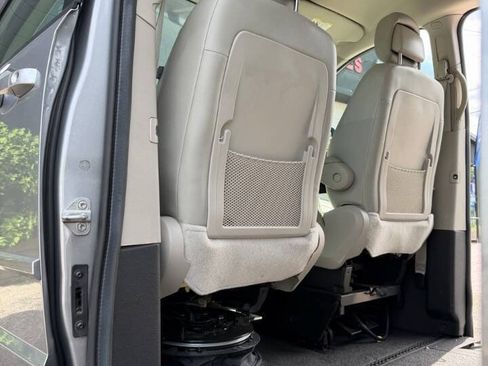 Used 2016 Dodge Grand Caravan SXT w/ UConnect Hands-Free Group FWD image 26