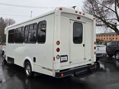 Used 2007 Ford E-450 and Econoline 450 image 11