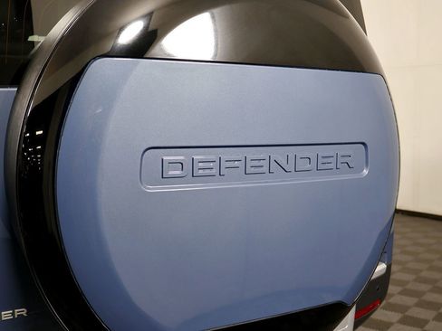 Used 2023 Land Rover Defender 90 S image 19