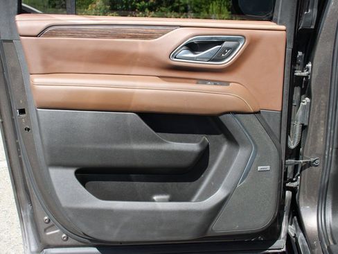 Used 2021 Chevrolet Suburban High Country w/ Premium Package image 38