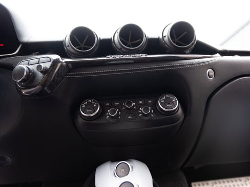 Used 2014 Ferrari F12 Berlinetta image 16