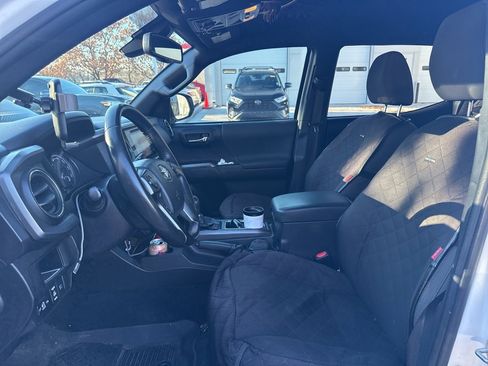 Used 2019 Toyota Tacoma TRD Off-Road image 7