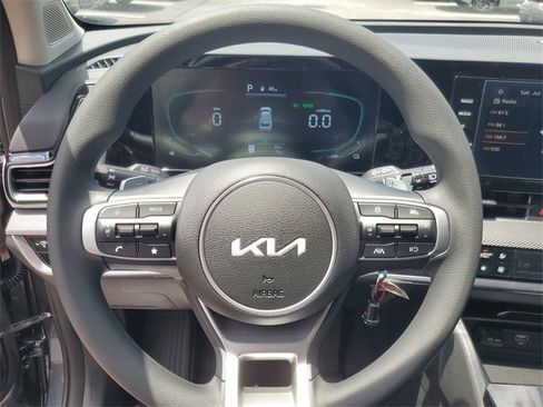 New 2025 Kia Sportage LX image 17