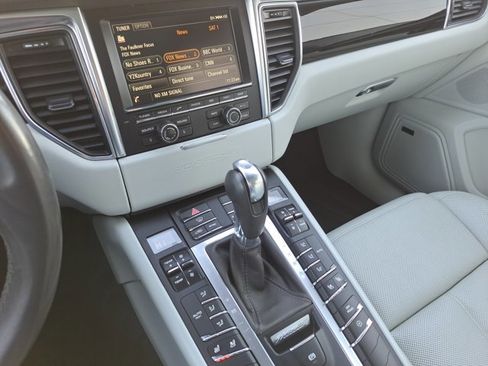 Certified 2016 Porsche Macan S image 31