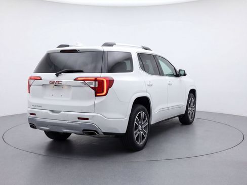 Used 2023 GMC Acadia SLT FWD image 9