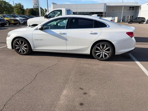 Used 2017 Chevrolet Malibu LT w/ Leather Package FWD image 7