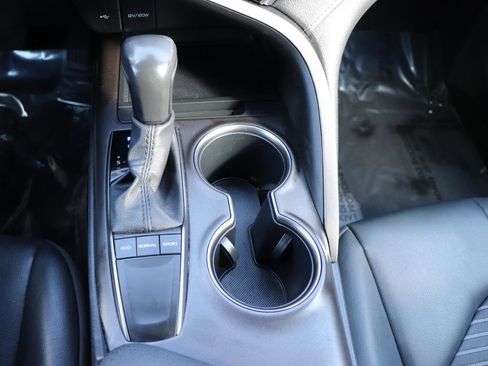 Used 2024 Toyota Camry SE image 33