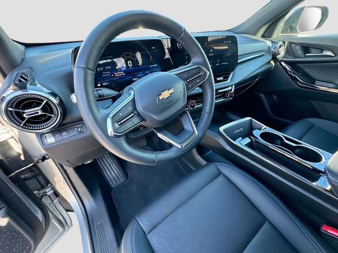 Used 2025 Chevrolet Equinox LT w/ Convenience Package II image 9