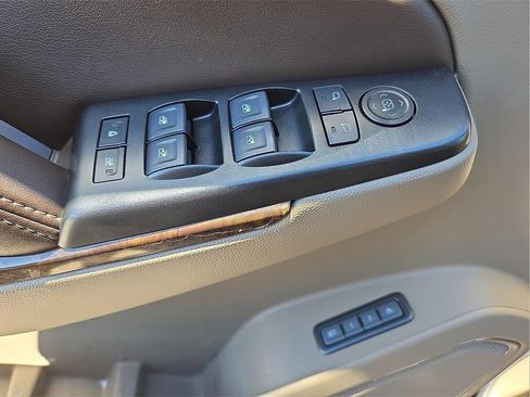 Used 2018 Chevrolet Suburban LT w/ Off-Road Package image 15