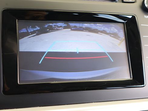 Used 2018 Toyota Highlander LE FWD image 26