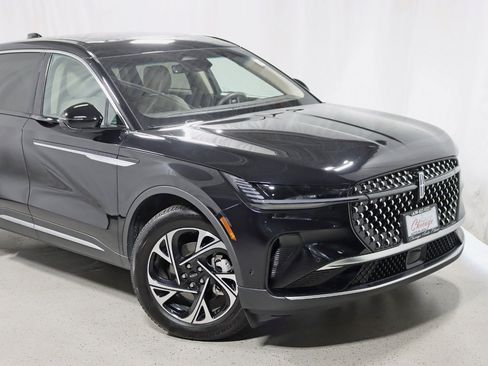 Used 2024 Lincoln Nautilus Premier w/ Equipment Group 102A AWD/4WD image 2