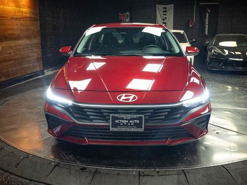 Used 2024 Hyundai Elantra SEL FWD image 4