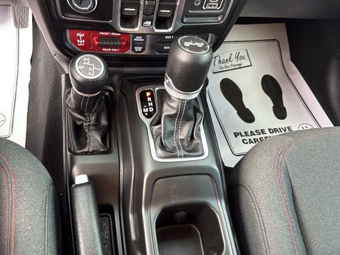 Certified 2026 Jeep Wrangler Unlimited Rubicon AWD/4WD image 29