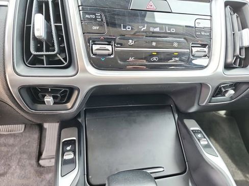 Used 2023 Kia Sorento S w/ Panoramic Sunroof Package FWD image 23