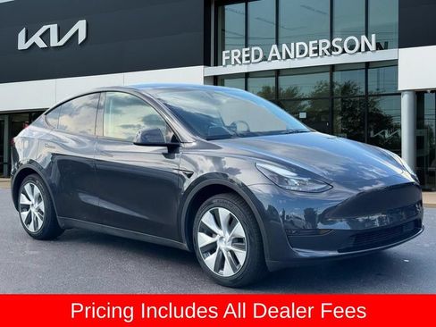 Used 2024 Tesla Model Y 2WD image 1