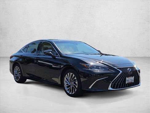 Used 2024 Lexus ES 300h w/ Accessory Package (Z2) FWD image 4