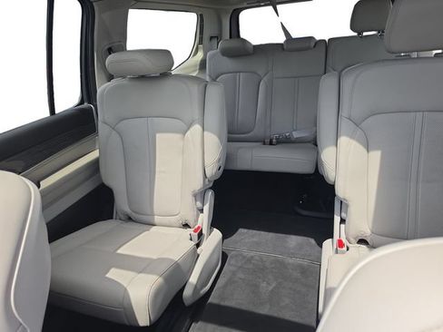 Used 2022 Jeep Wagoneer Series III w/ Premium Group I RWD image 15
